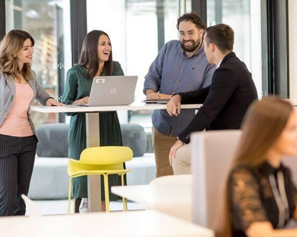 Des collaborateurs Mobilize Financial Services France en réunion